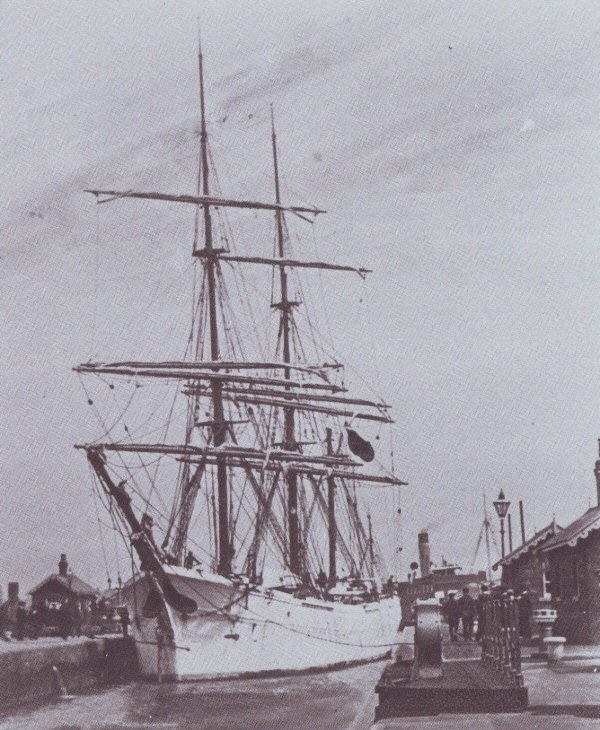 Barque entering Victoria Lock (1908)