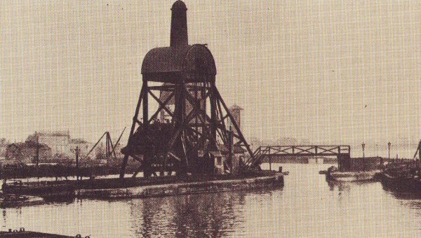An early compartment hoist